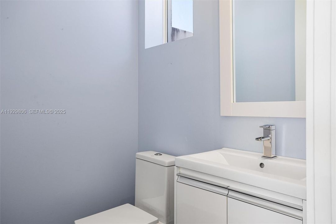 En Renta: $5,200 (4 camas, 3 baños, 2200 Pies cuadrados)