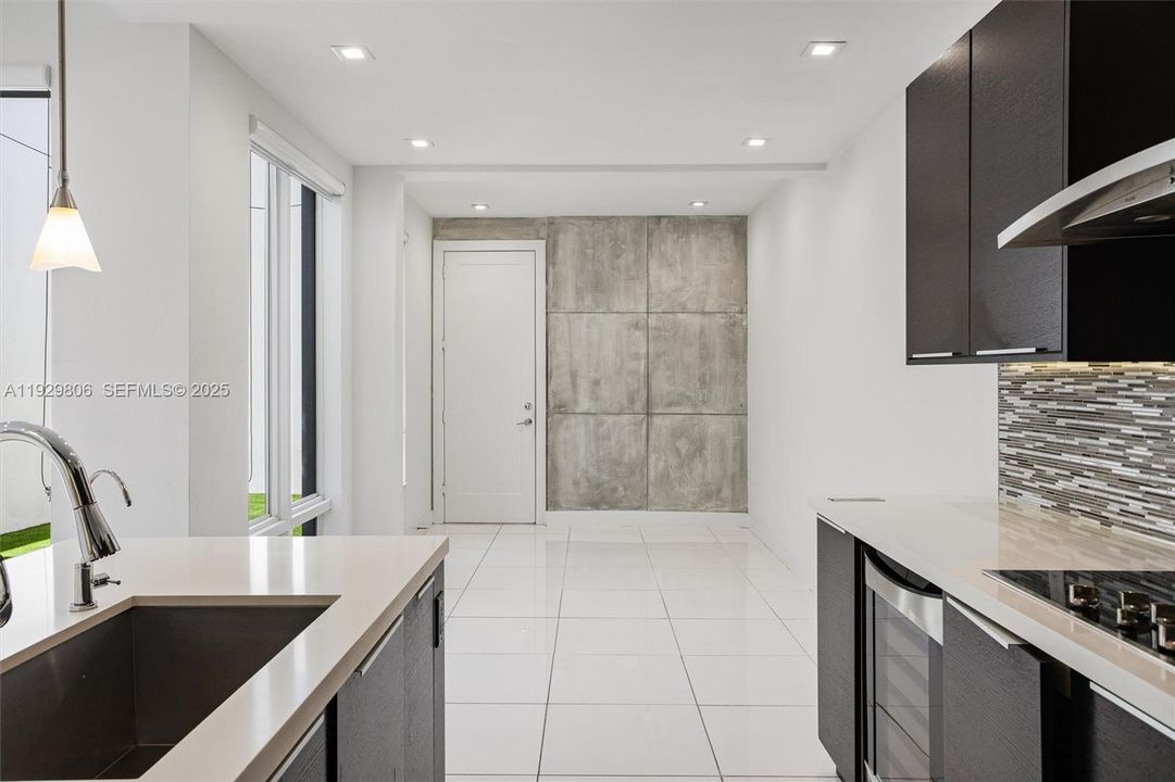 En Renta: $5,200 (4 camas, 3 baños, 2200 Pies cuadrados)