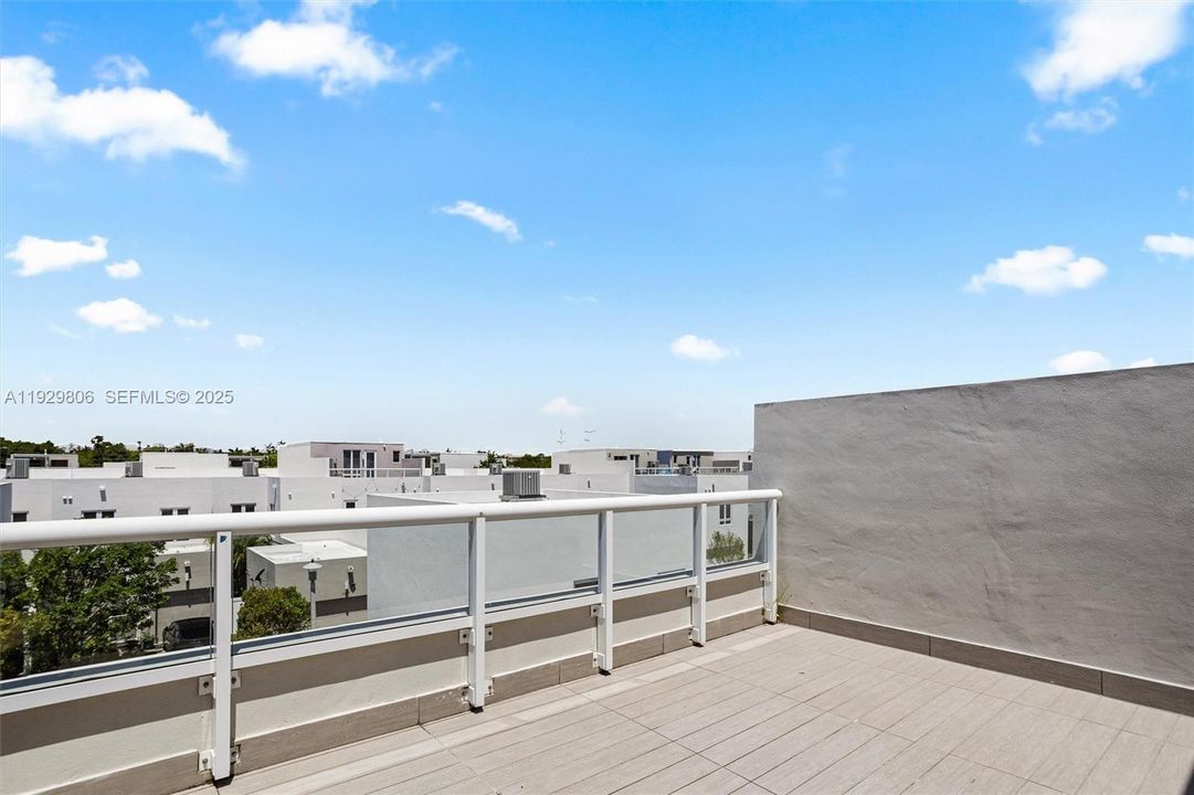 En Renta: $5,200 (4 camas, 3 baños, 2200 Pies cuadrados)