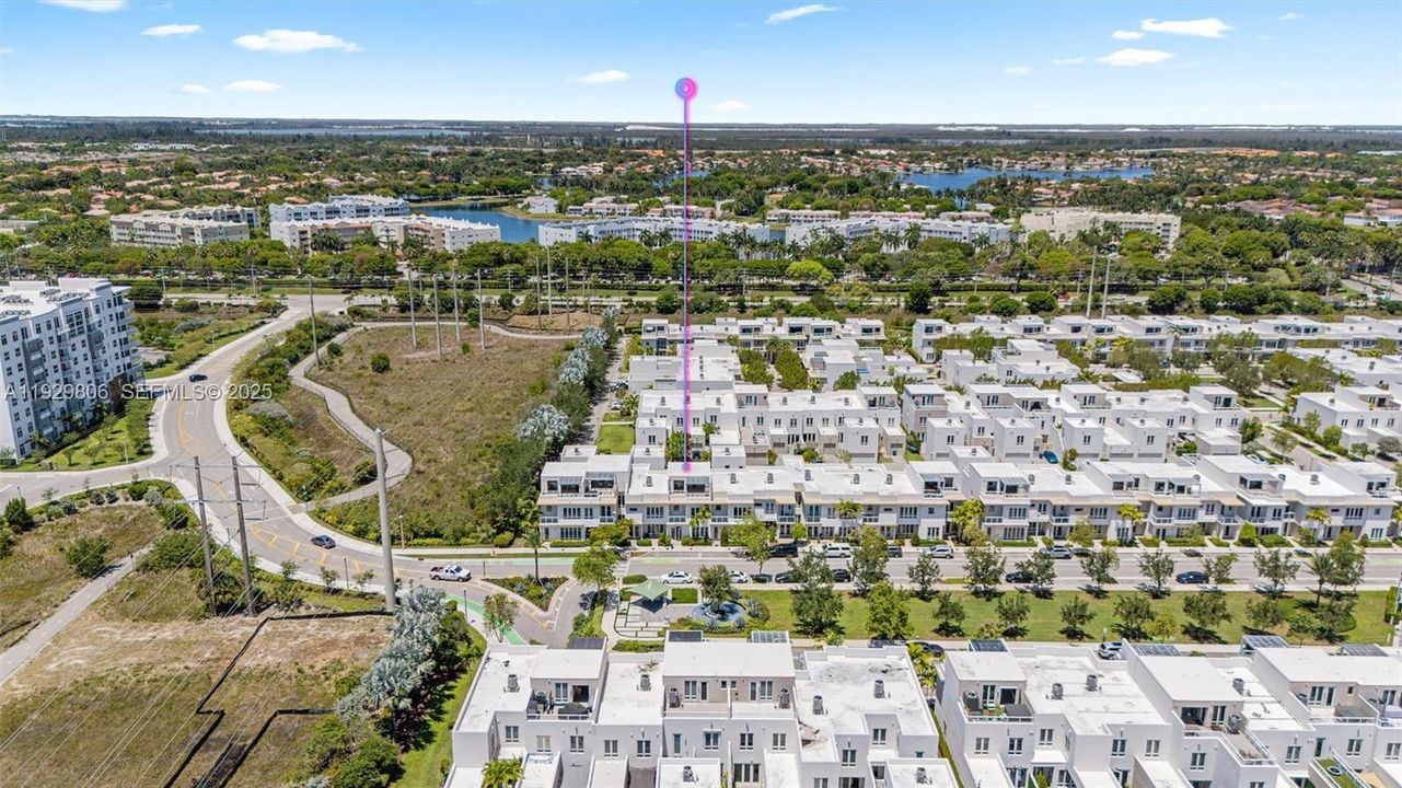 En Renta: $5,200 (4 camas, 3 baños, 2200 Pies cuadrados)