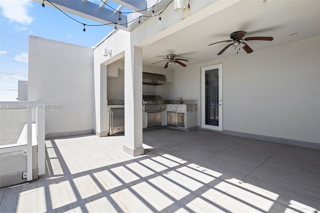 En Renta: $5,200 (4 camas, 3 baños, 2200 Pies cuadrados)