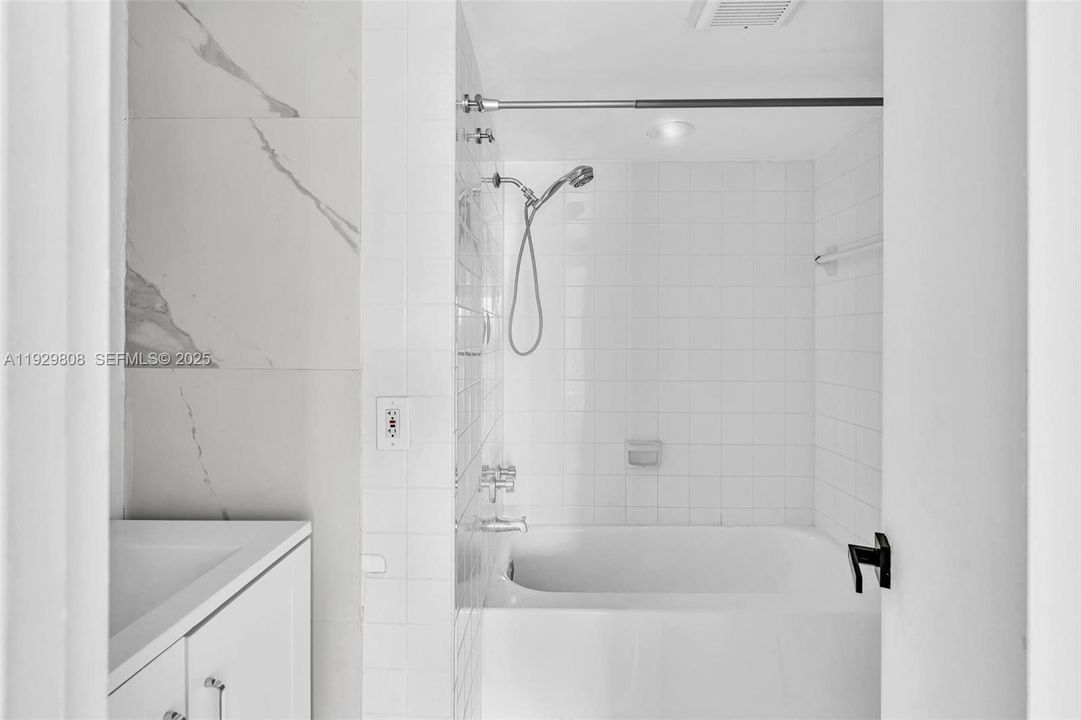 В аренду: $3,300 (2 спален, 2 ванн, 1050 Квадратных фут)