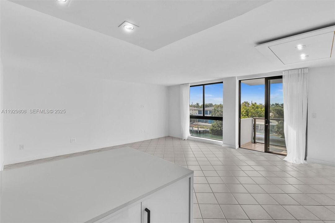 В аренду: $3,300 (2 спален, 2 ванн, 1050 Квадратных фут)