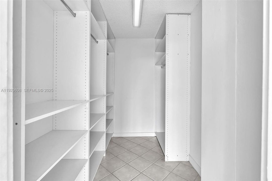 В аренду: $3,300 (2 спален, 2 ванн, 1050 Квадратных фут)