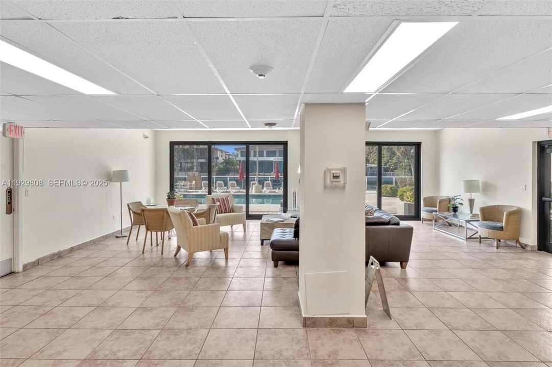 В аренду: $3,300 (2 спален, 2 ванн, 1050 Квадратных фут)