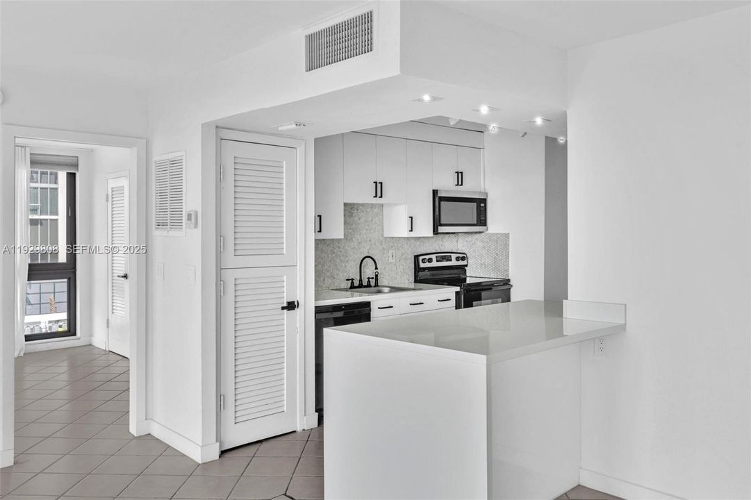 В аренду: $3,300 (2 спален, 2 ванн, 1050 Квадратных фут)