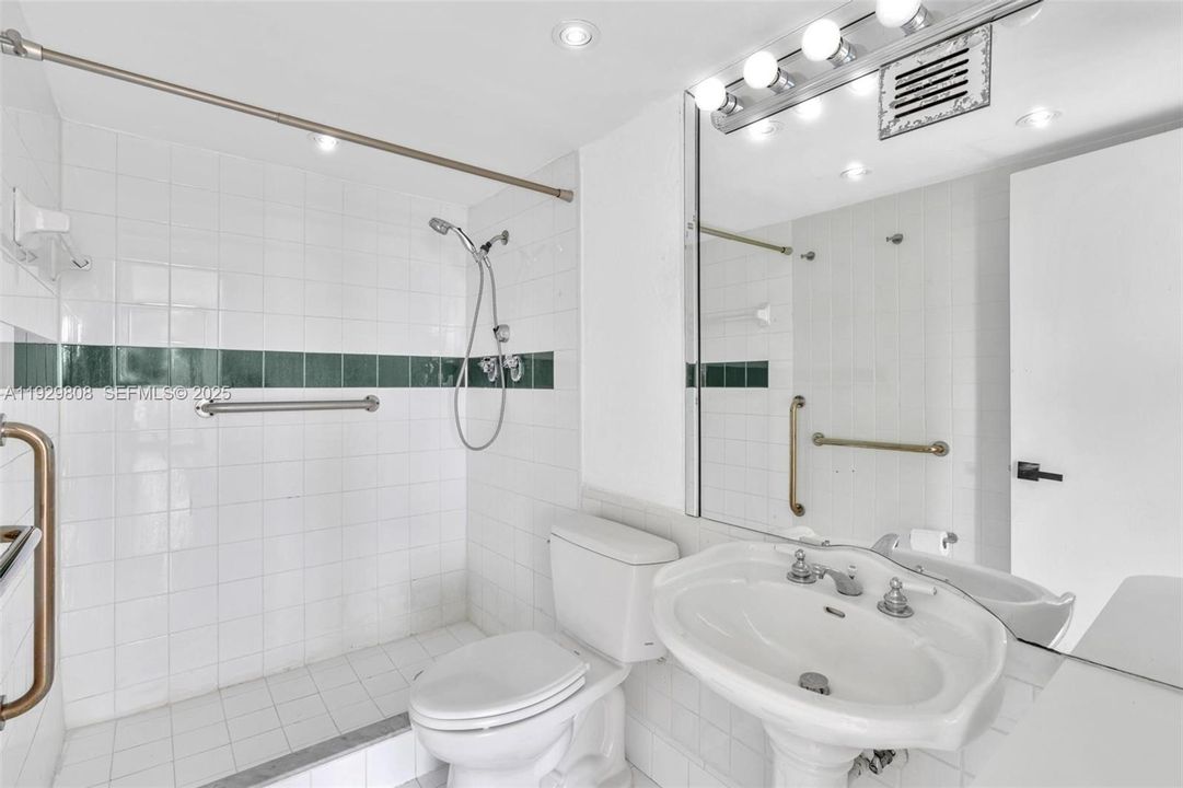 В аренду: $3,300 (2 спален, 2 ванн, 1050 Квадратных фут)