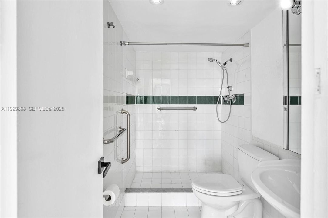 В аренду: $3,300 (2 спален, 2 ванн, 1050 Квадратных фут)