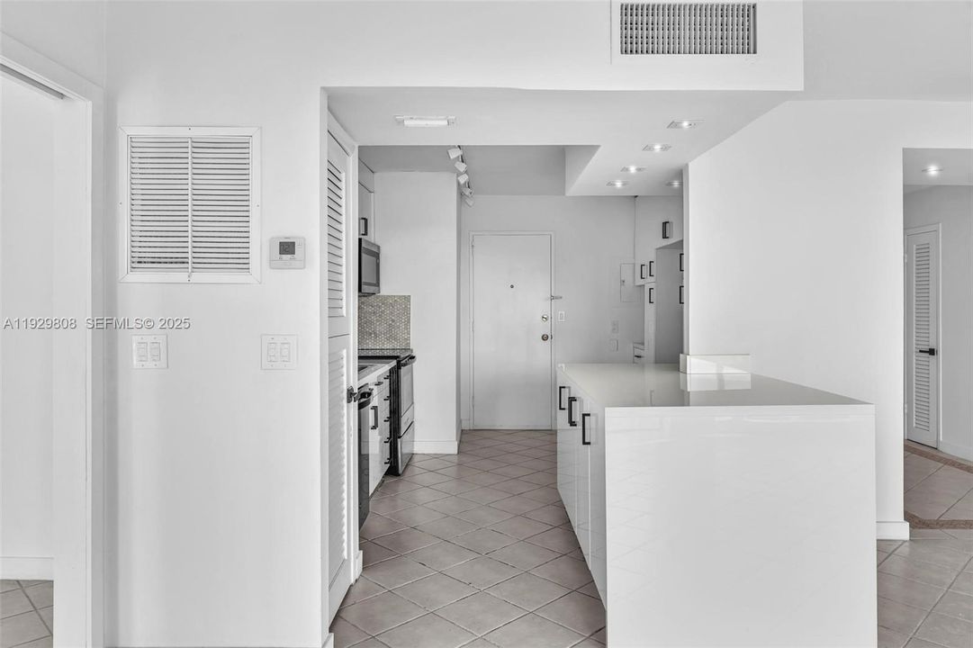 В аренду: $3,300 (2 спален, 2 ванн, 1050 Квадратных фут)