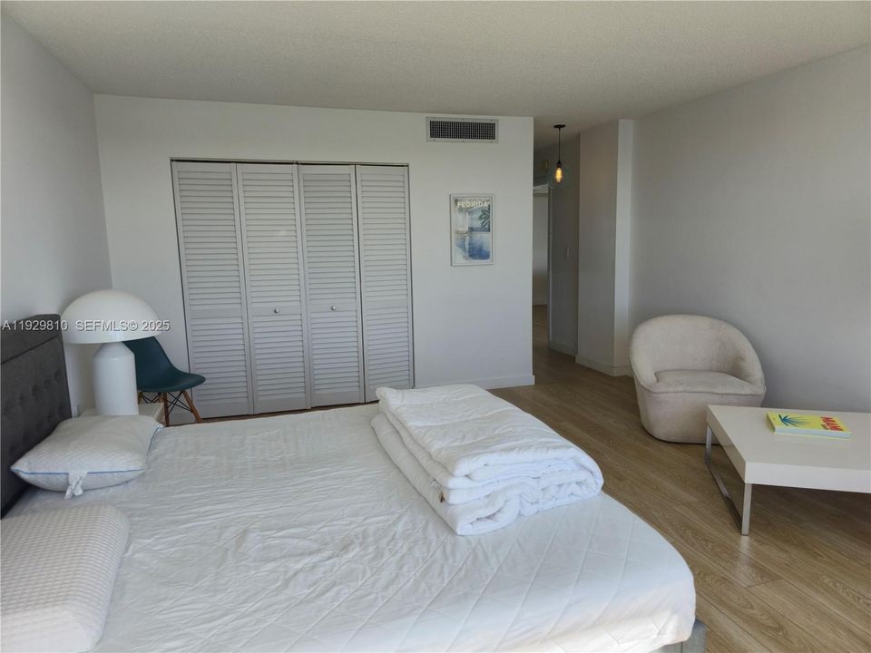 出租: $4,800 (2 贝兹, 2 浴室, 1421 平方英尺)