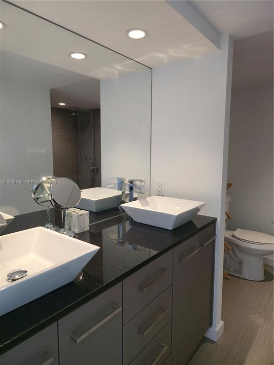 出租: $4,800 (2 贝兹, 2 浴室, 1421 平方英尺)