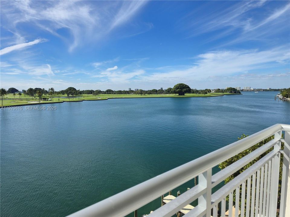 出租: $4,800 (2 贝兹, 2 浴室, 1421 平方英尺)