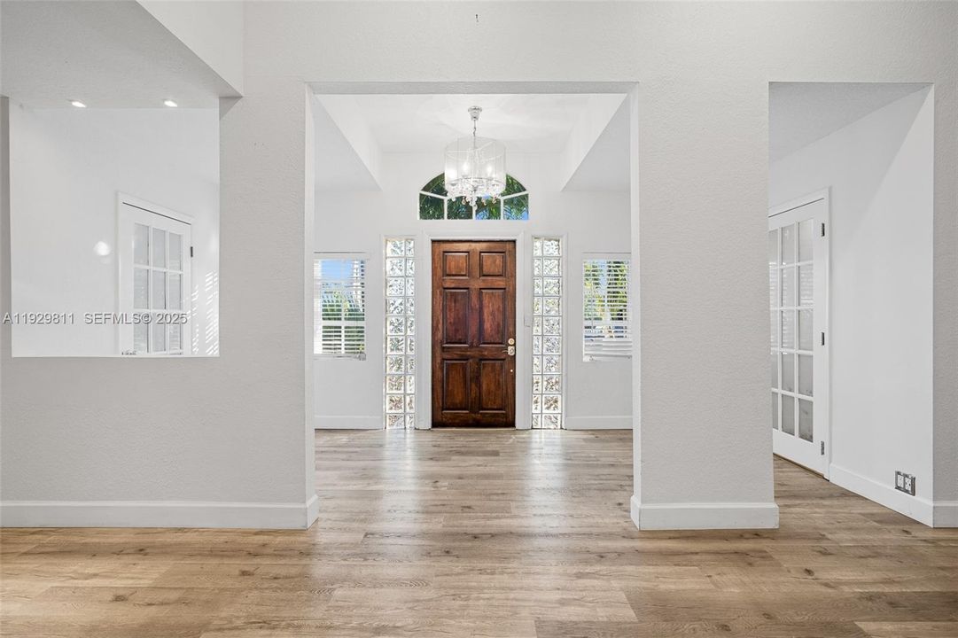 For Sale: $549,900 (3 beds, 2 baths, 1378 Square Feet)