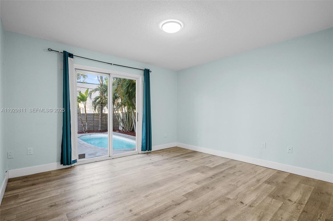 For Sale: $549,900 (3 beds, 2 baths, 1378 Square Feet)