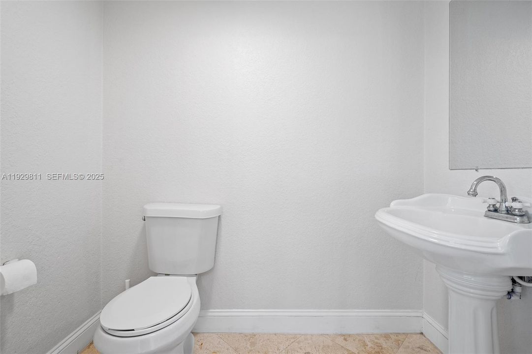 For Sale: $549,900 (3 beds, 2 baths, 1378 Square Feet)