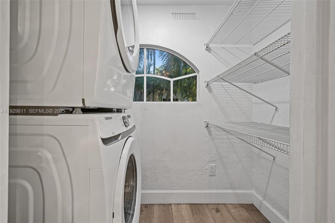 For Sale: $549,900 (3 beds, 2 baths, 1378 Square Feet)