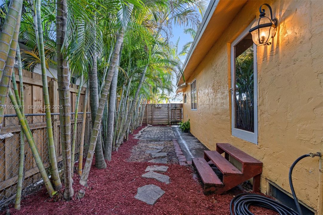 For Sale: $549,900 (3 beds, 2 baths, 1378 Square Feet)