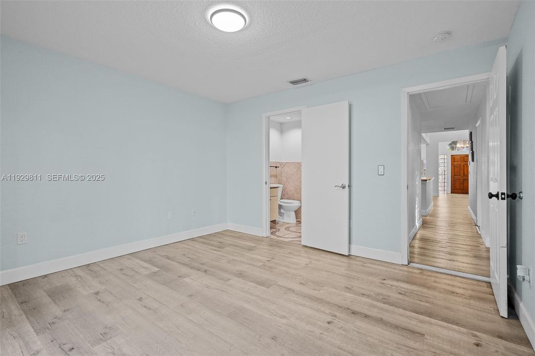 For Sale: $549,900 (3 beds, 2 baths, 1378 Square Feet)