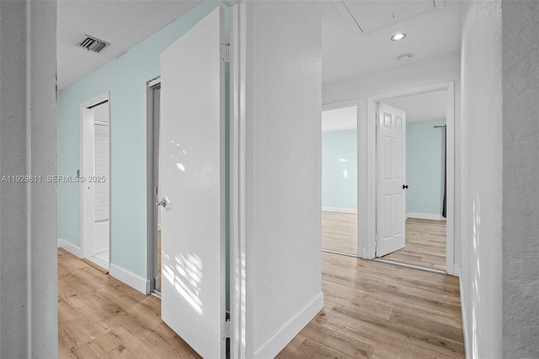 For Sale: $549,900 (3 beds, 2 baths, 1378 Square Feet)