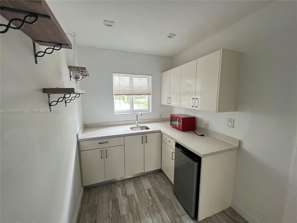 For Rent: $1,750 (0 beds, 1 baths, 390 Square Feet)