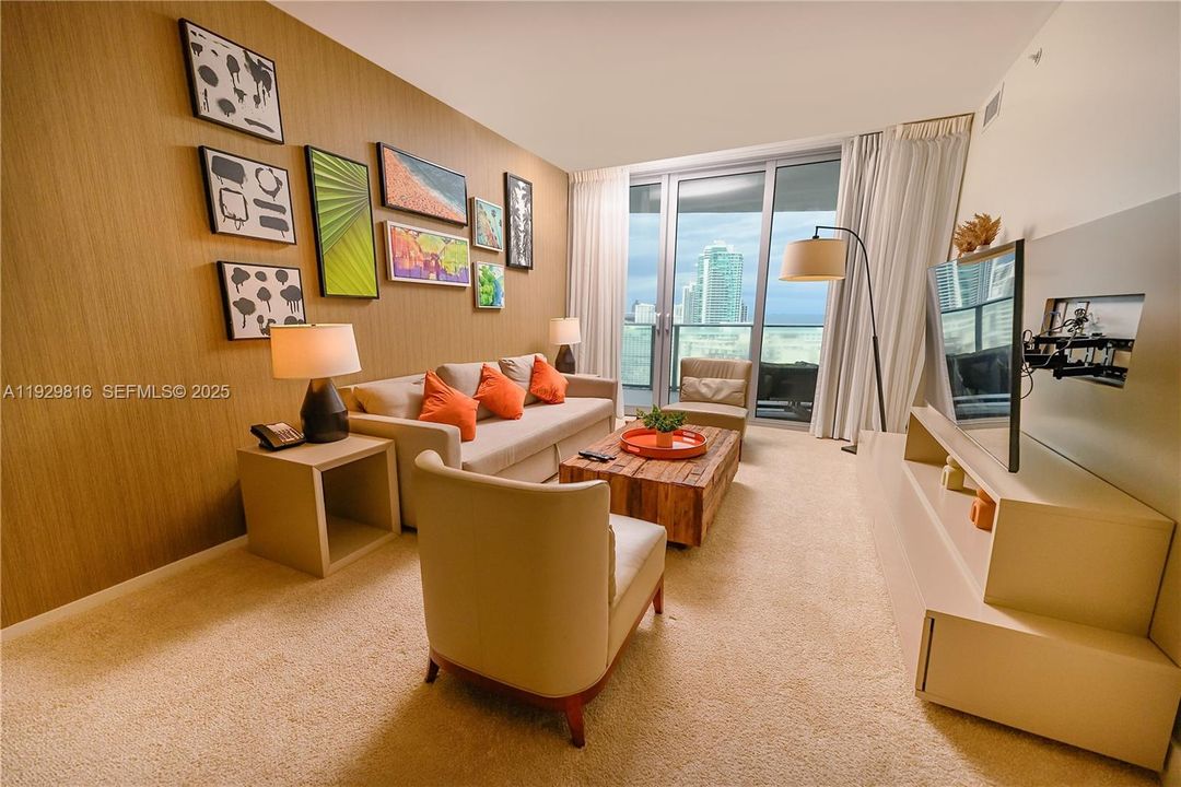 For Sale: $579,000 (1 beds, 1 baths, 850 Square Feet)