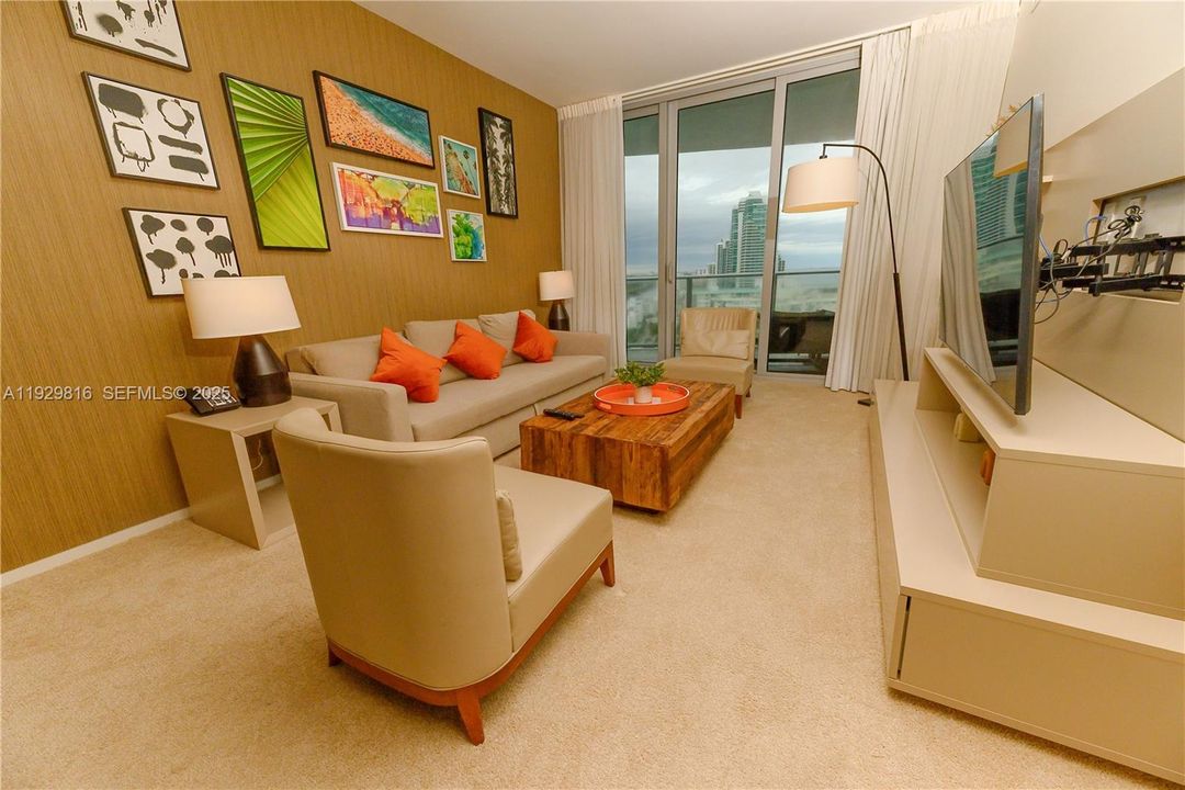 For Sale: $579,000 (1 beds, 1 baths, 850 Square Feet)