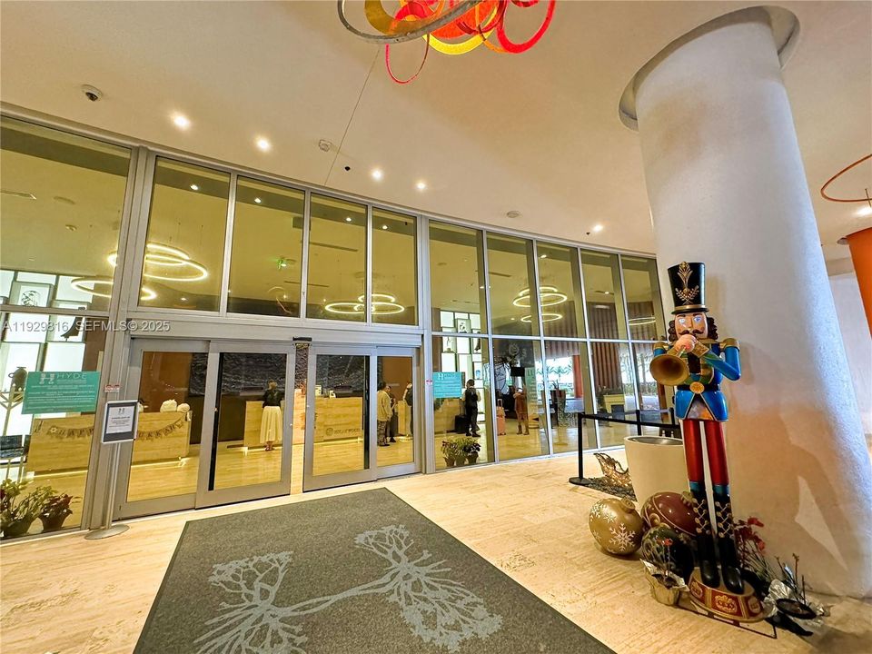 For Sale: $579,000 (1 beds, 1 baths, 850 Square Feet)