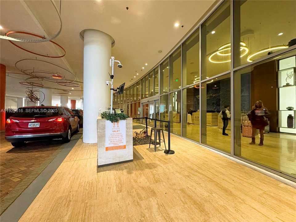 For Sale: $579,000 (1 beds, 1 baths, 850 Square Feet)