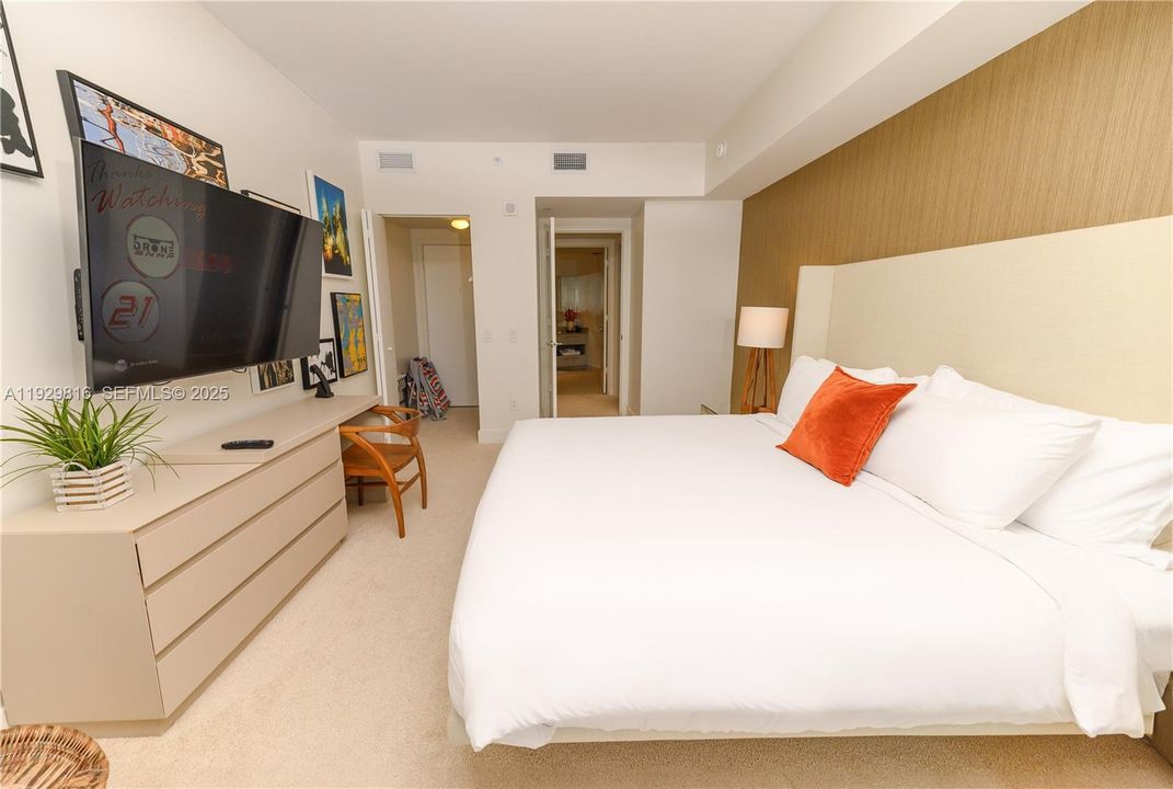 For Sale: $579,000 (1 beds, 1 baths, 850 Square Feet)