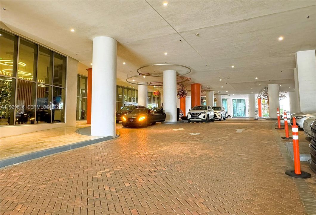 For Sale: $579,000 (1 beds, 1 baths, 850 Square Feet)