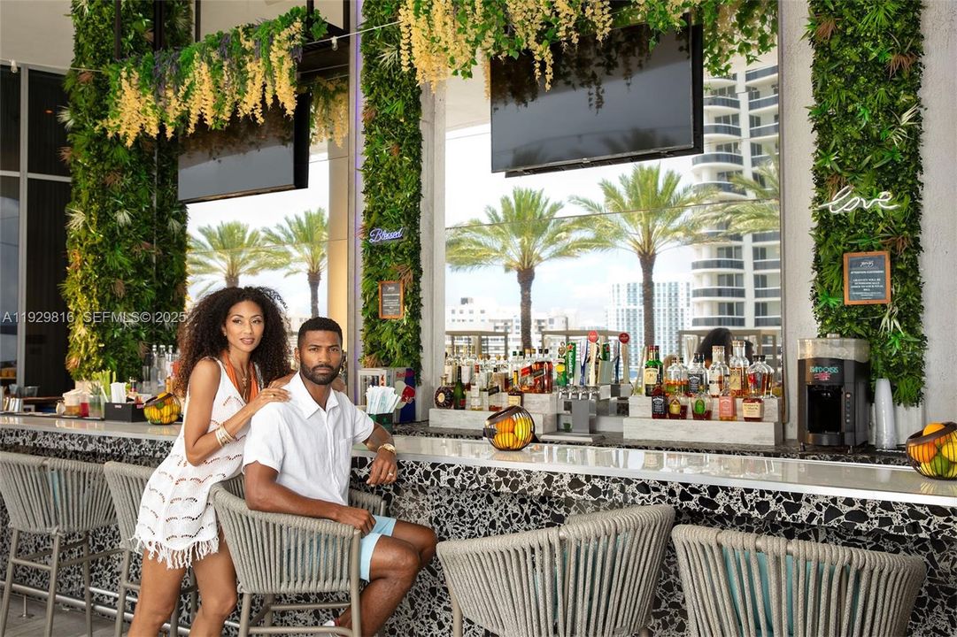 For Sale: $579,000 (1 beds, 1 baths, 850 Square Feet)