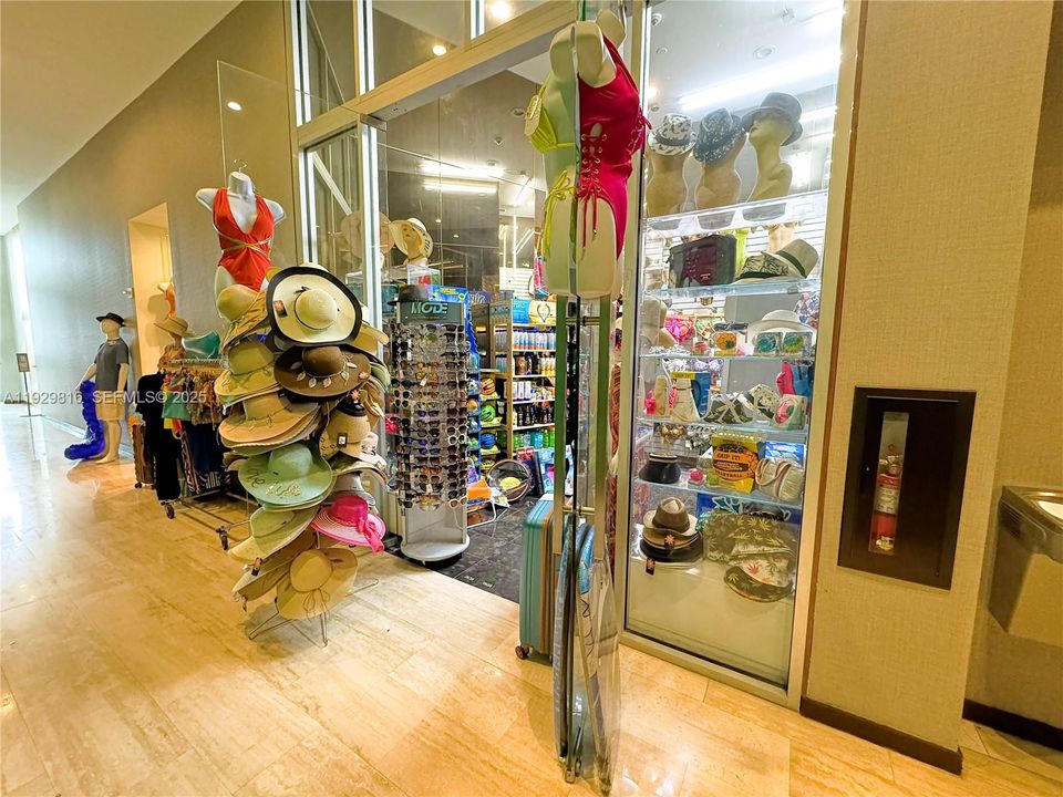 For Sale: $579,000 (1 beds, 1 baths, 850 Square Feet)