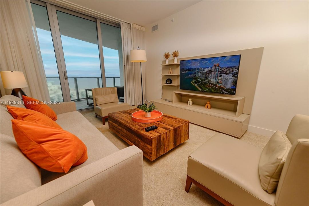 For Sale: $579,000 (1 beds, 1 baths, 850 Square Feet)