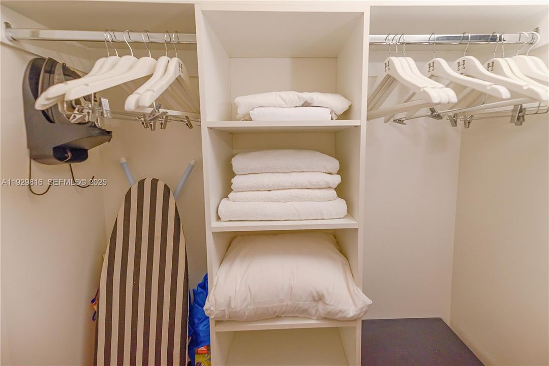 For Sale: $579,000 (1 beds, 1 baths, 850 Square Feet)