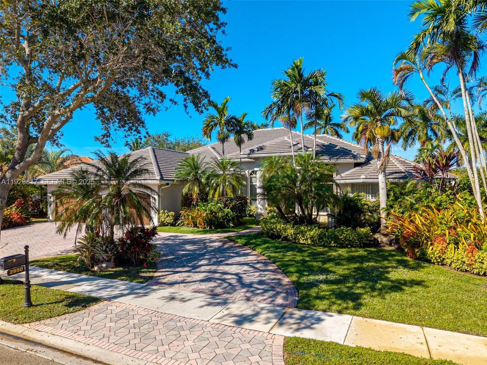 For Sale: $2,700,000 (7 beds, 6 baths, 4787 Square Feet)