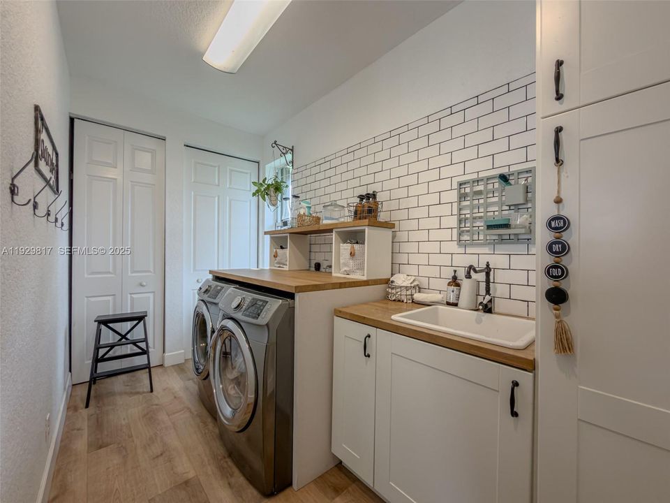 For Sale: $2,700,000 (7 beds, 6 baths, 4787 Square Feet)