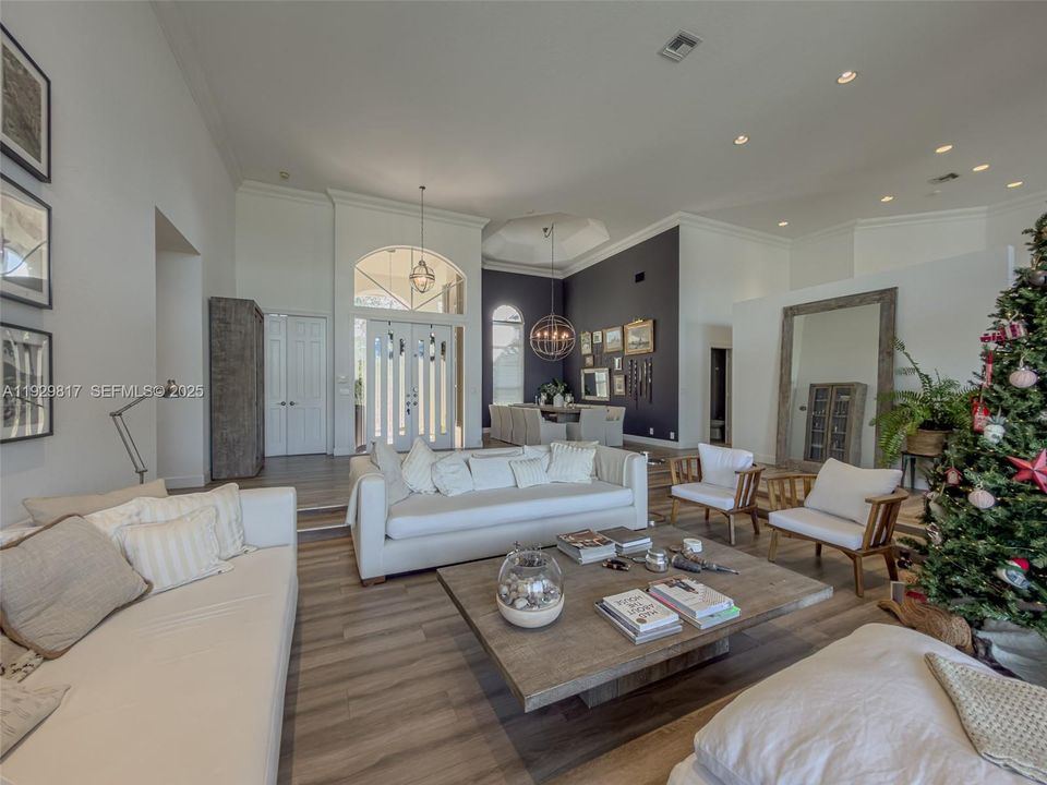 For Sale: $2,700,000 (7 beds, 6 baths, 4787 Square Feet)