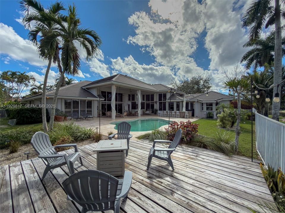 For Sale: $2,700,000 (7 beds, 6 baths, 4787 Square Feet)