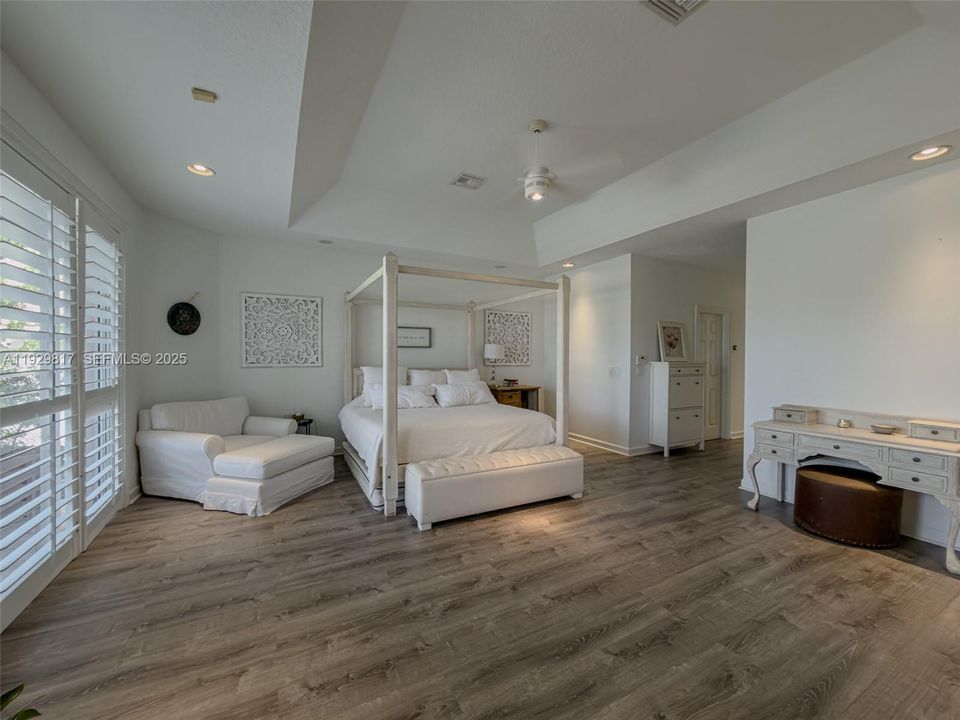 For Sale: $2,700,000 (7 beds, 6 baths, 4787 Square Feet)