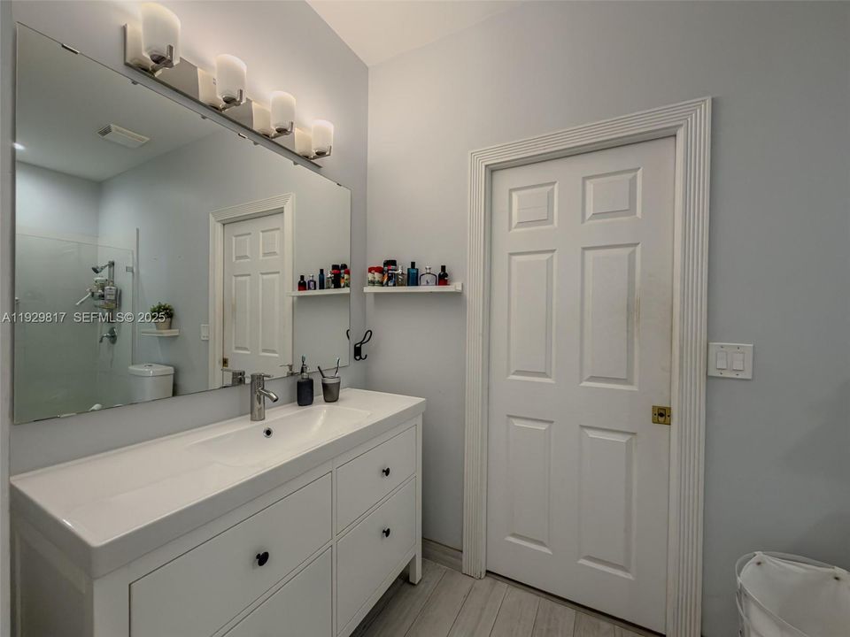 For Sale: $2,700,000 (7 beds, 6 baths, 4787 Square Feet)