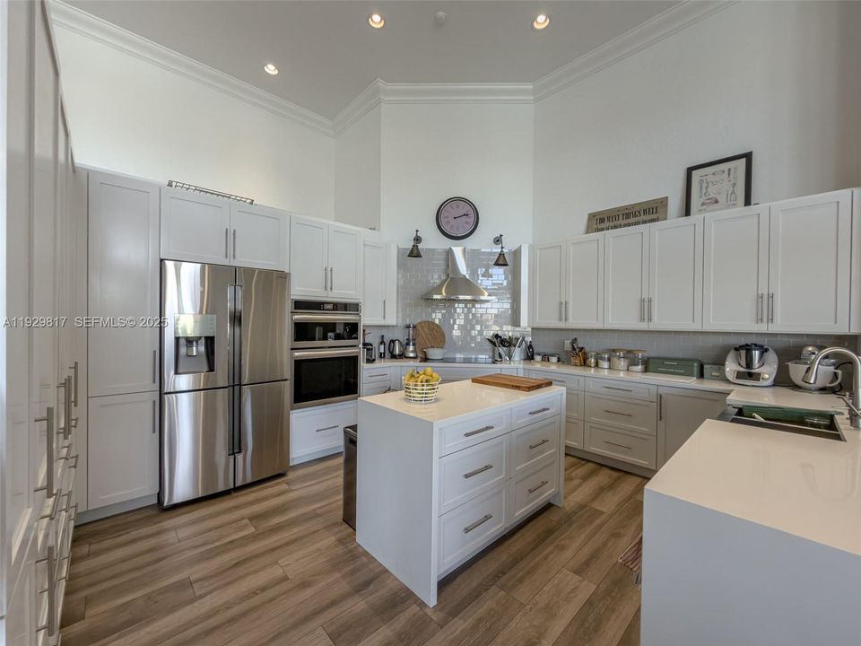 For Sale: $2,700,000 (7 beds, 6 baths, 4787 Square Feet)