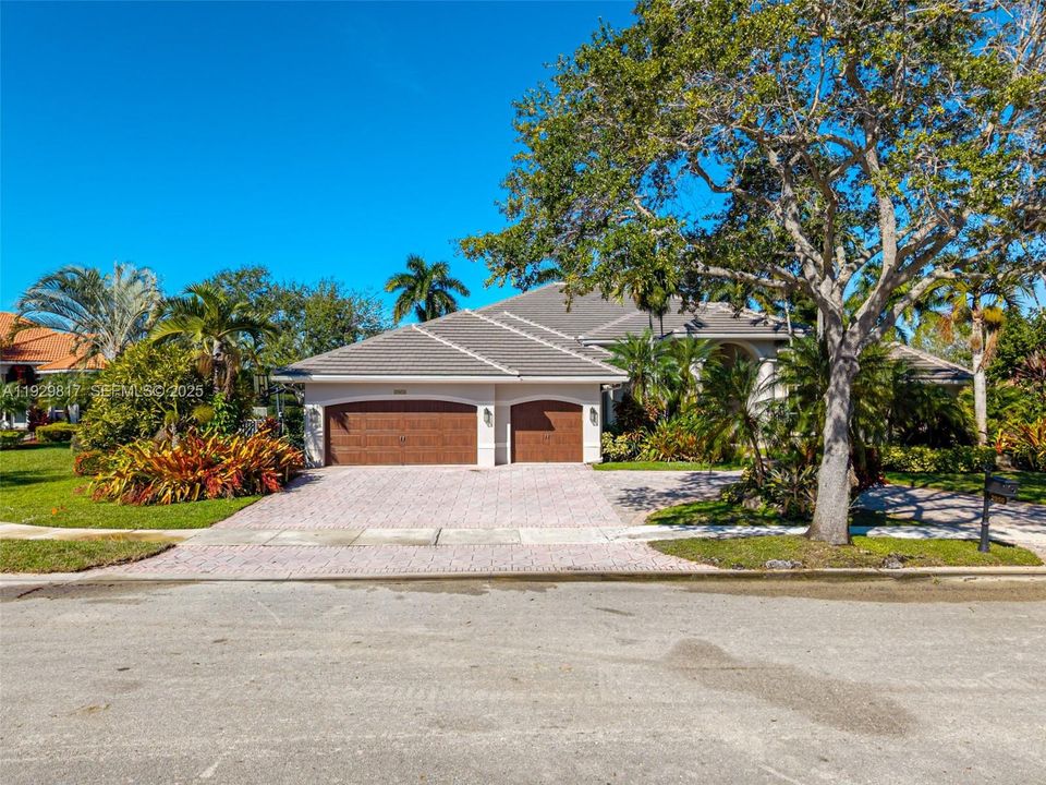 For Sale: $2,700,000 (7 beds, 6 baths, 4787 Square Feet)