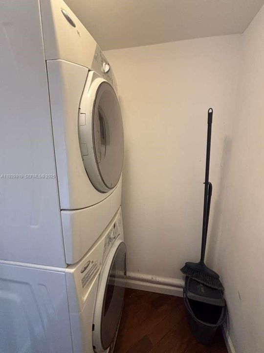 For Rent: $7,700 (2 beds, 2 baths, 1042 Square Feet)