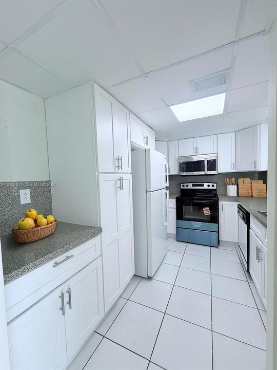 В аренду: $2,400 (2 спален, 2 ванн, 910 Квадратных фут)