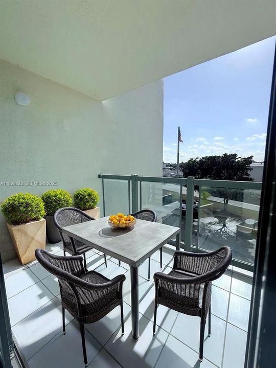 В аренду: $2,400 (2 спален, 2 ванн, 910 Квадратных фут)