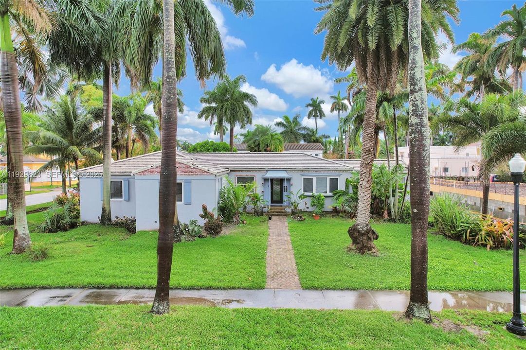 For Sale: $1,300,000 (4 beds, 3 baths, 2529 Square Feet)