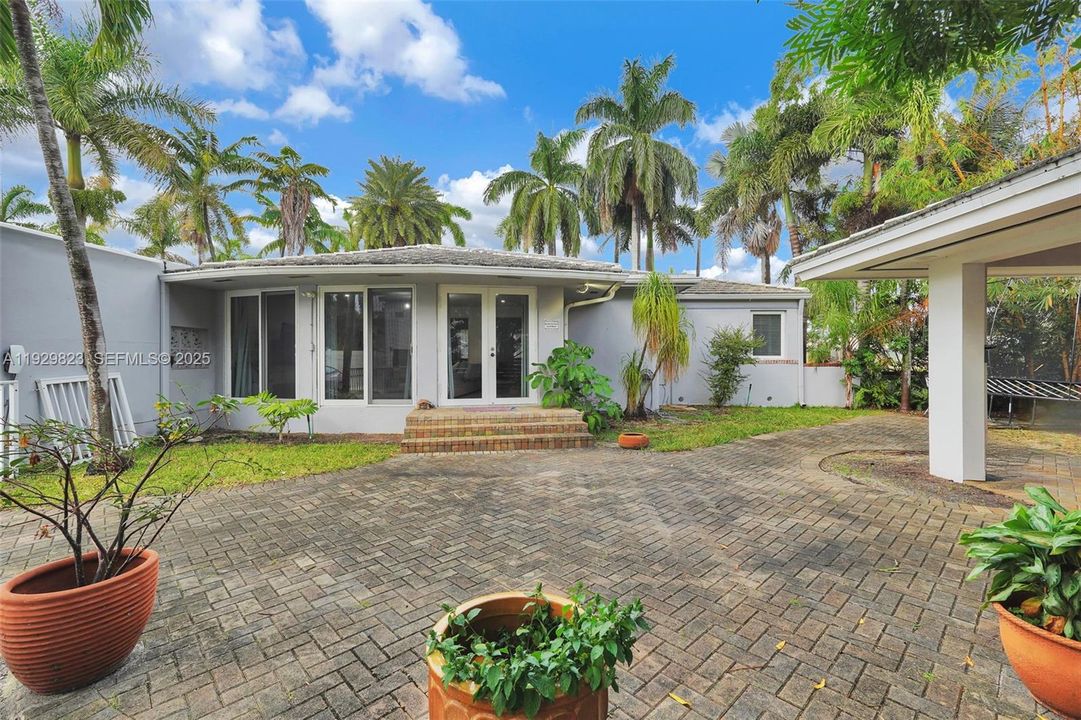 For Sale: $1,300,000 (4 beds, 3 baths, 2529 Square Feet)