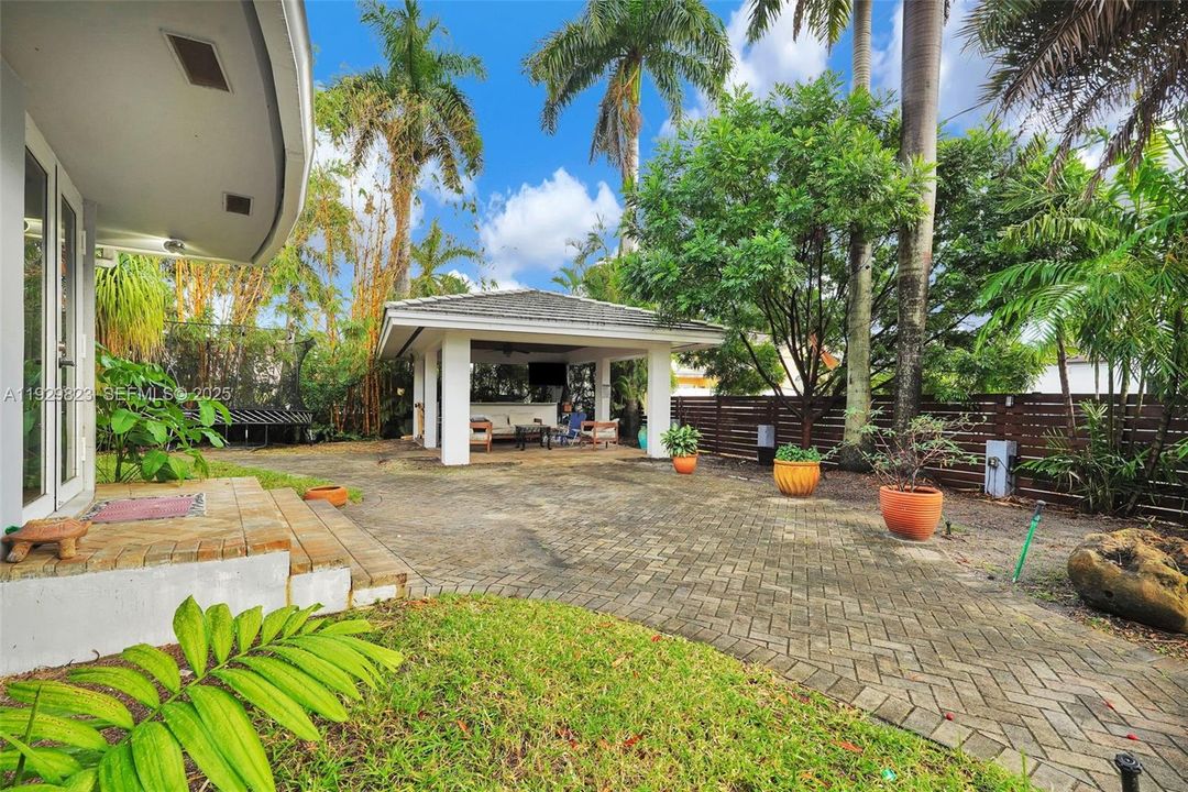 For Sale: $1,300,000 (4 beds, 3 baths, 2529 Square Feet)