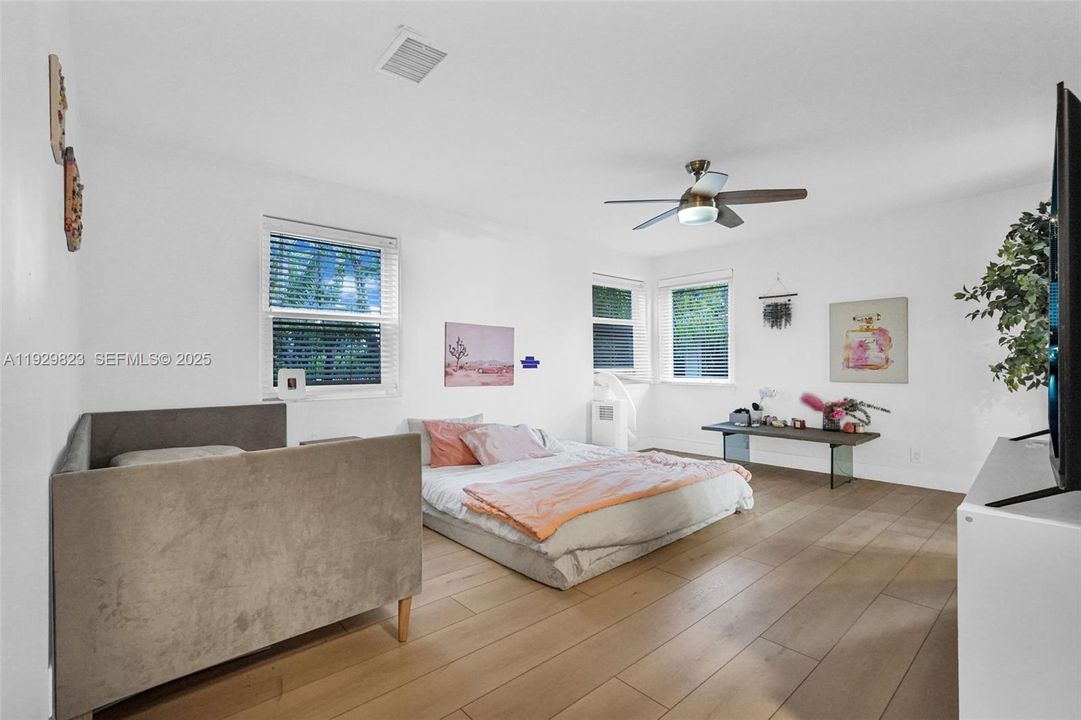 For Sale: $1,300,000 (4 beds, 3 baths, 2529 Square Feet)