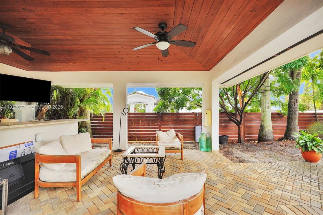 For Sale: $1,300,000 (4 beds, 3 baths, 2529 Square Feet)